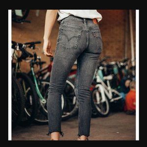 Levi's 501XX Skinny Button Fly HighRise DarkWash Rawhem Jean -w32/Measuremnt